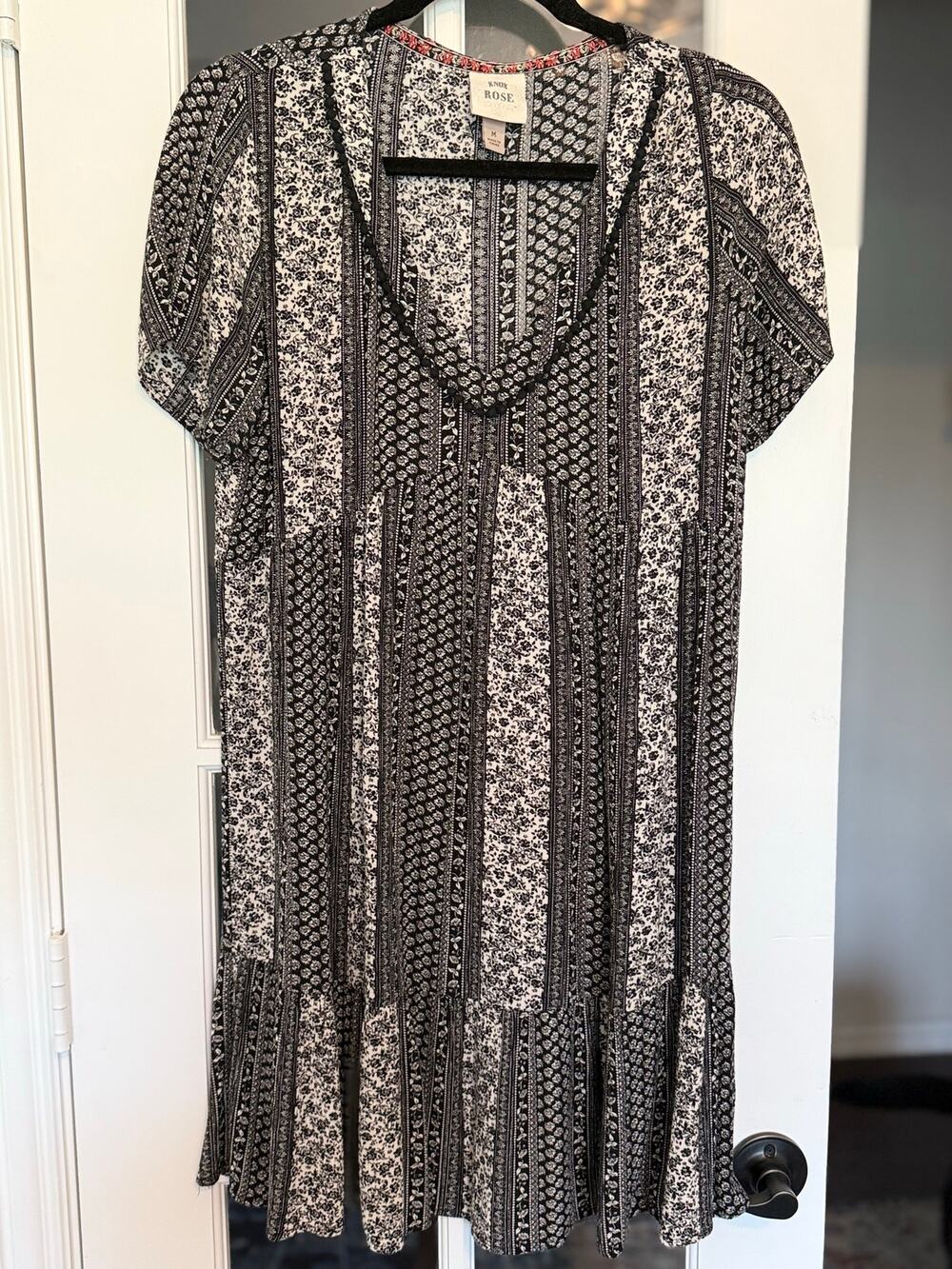 Knox Rose Boho Midi Dress Medium Black White Floral Border Print Pom Trim